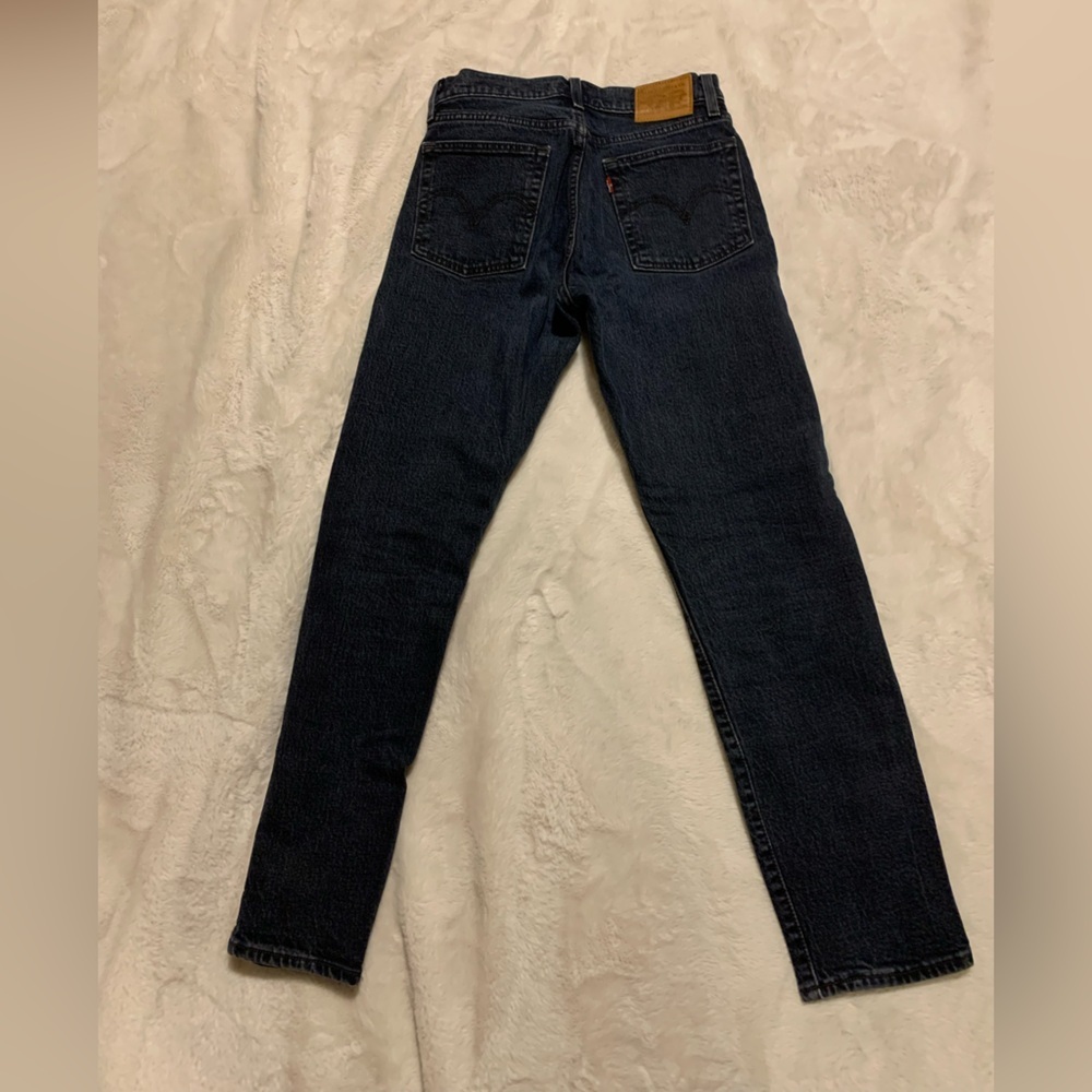 Levi’s Women's Dark Blue Wedgie Jeans Size 24/27
